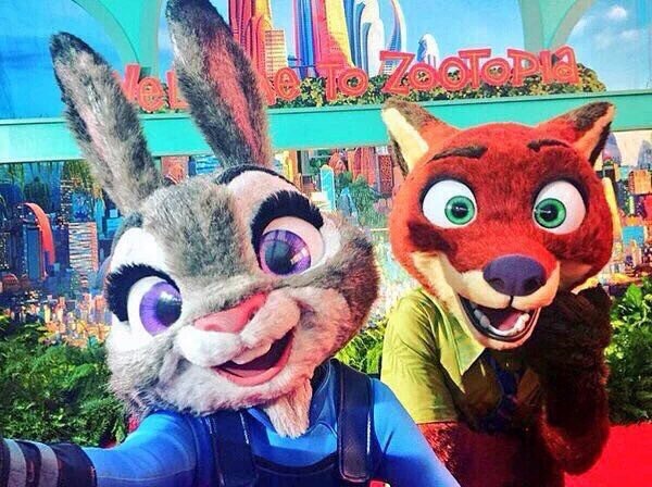 Zootopia at Hollywood's El Capitan Theatre! - ALONG COMES MARY