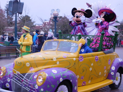 Mickey and Minnie in "Goofy's Garden Party"