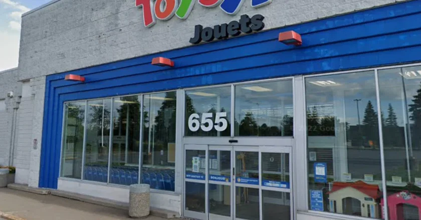 Exterior of a store reading Toys R Us Jouets.