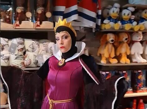 A woman dressed as The Evil Queen from Snow White.